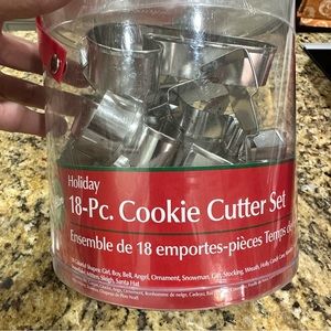 Wilton Holiday Cookie Cutter Set of 16